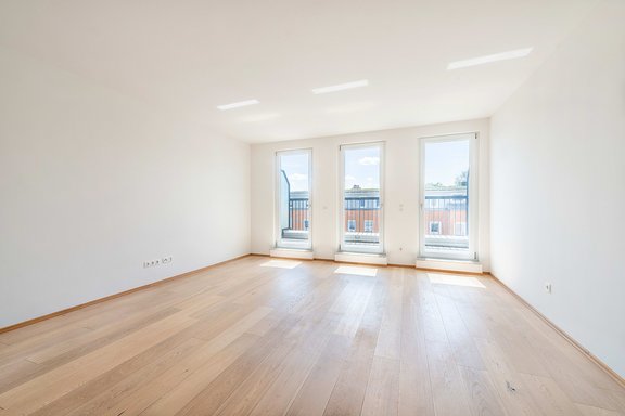 Lichtdurchflutetes Wohnzimmer