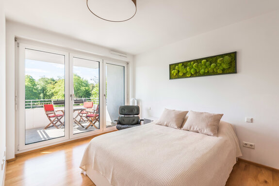 Bedroom with balcony access