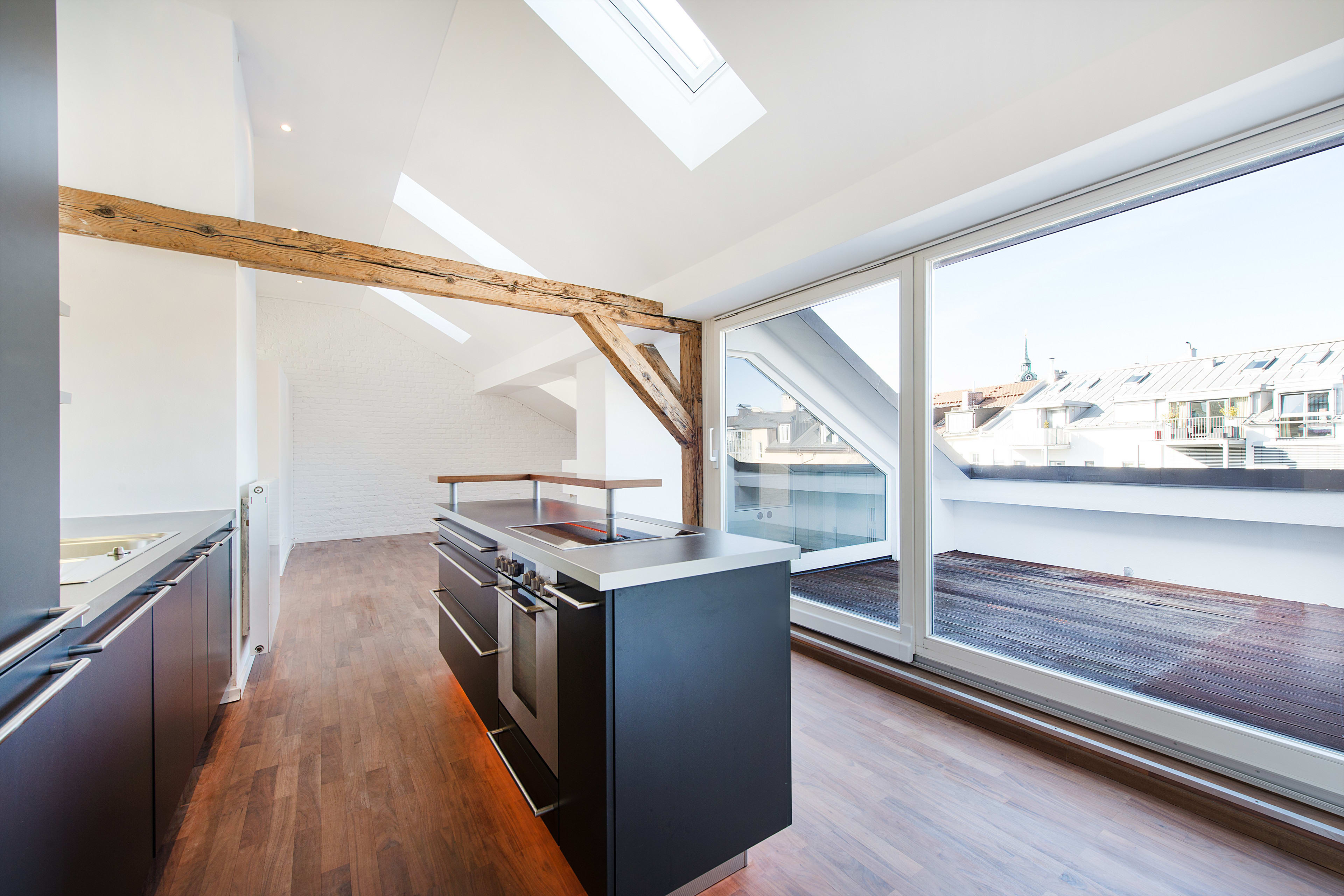 Moderne 3-Zimmer-Dachterrassen-Wohnung mit offenem Kamin in trendiger