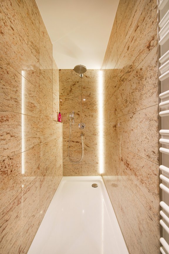 Floor to ceiling shower