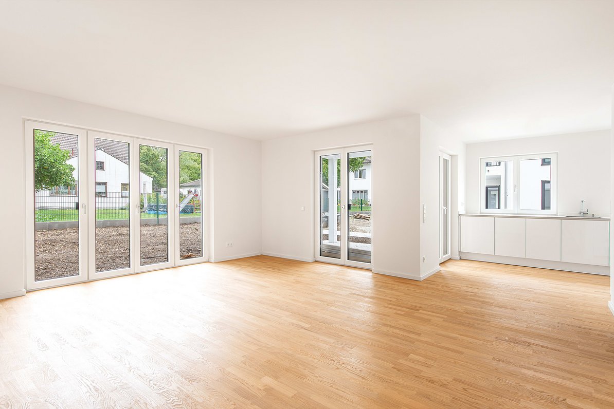 Living area with access to the garden and the terrace