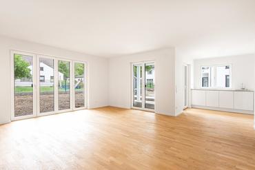 Modern 3-room garden apartment with hobby room in family-friendly location for first-time occupancy