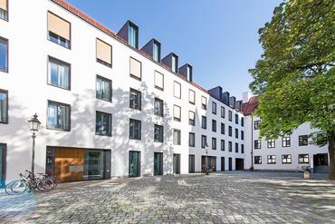 Modern 3-room apartment at a noble address in the heart of Munich