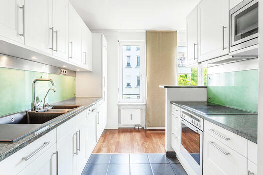 Fitted kitchen with coffered fronts