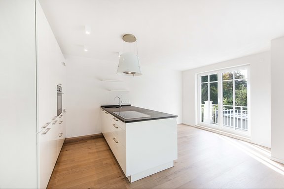 Küche mit vorgelagertem Essplatz