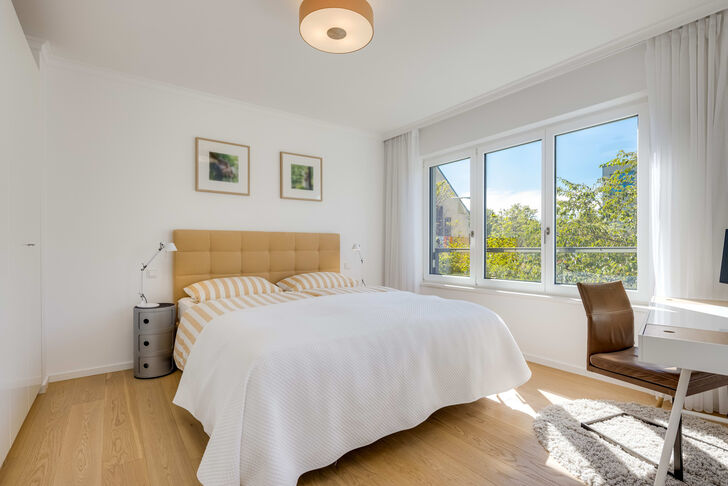 Lichterfülltes Schlafzimmer
