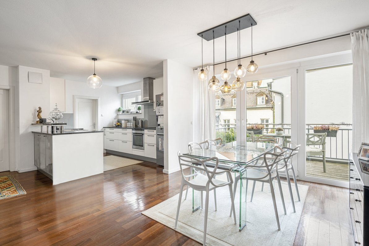 Kitchen/dining area with modern fitted kitchen