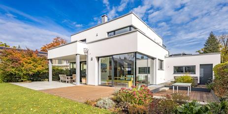 Moderne Architekten-Villa im Bauhausstil mit perfekter Ausrichtung