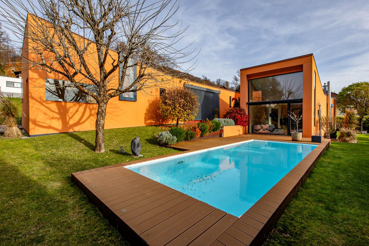 Pool & Architektur im Einklang