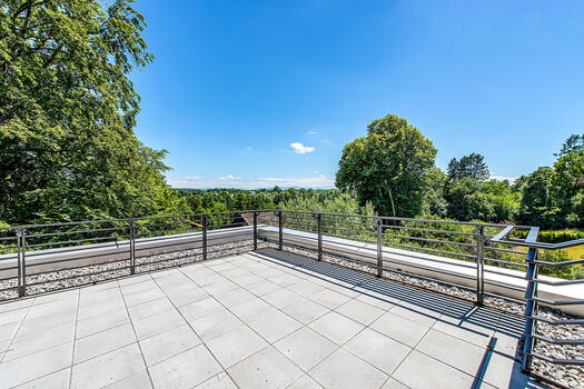 Spacious sun terrace
