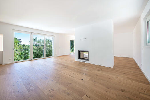 Bright living and dining area
