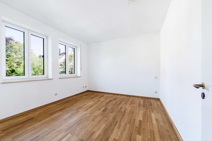Bright bedroom with oak parquet