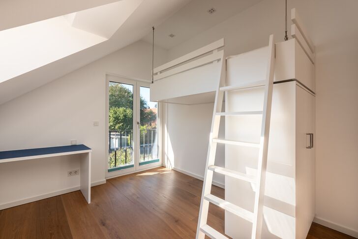 Kinderzimmer mit Maßeinbauten
