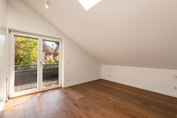 Schlafzimmer mit Balkonzugang