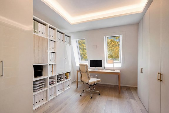 Helles Arbeitszimmer