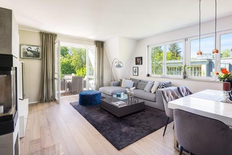Moderne Eleganz: 4-Zimmer-Wohnung mit West-Loggia und weitem Blick in die Natur