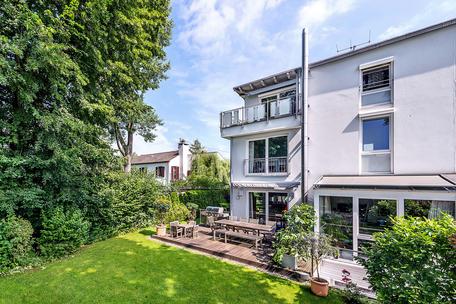 Moderne, exklusive Haushälfte mit großem Raumangebot, Sauna und schönem Südwest-Garten