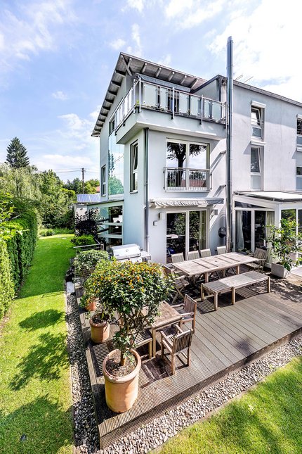 generous Bangkirai terrace of approx. 30 m²