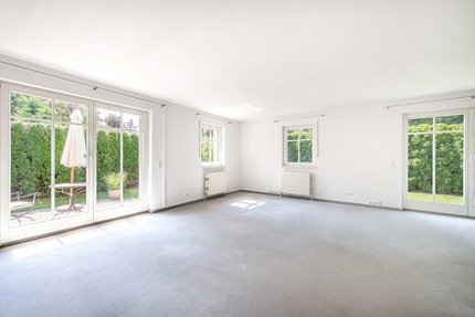 Wohnzimmer mit Terrassenzugang