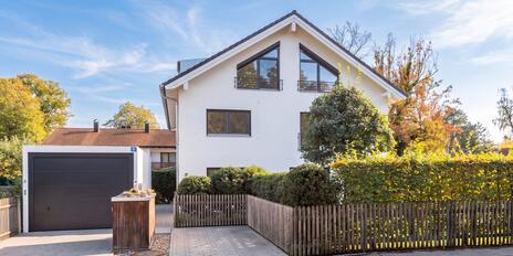 Moderne, familienfreundliche Haushälfte mit Kamin und Süd-West-Garten