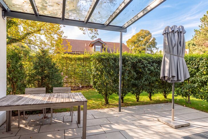 Südterrasse mit Glasüberdachung
