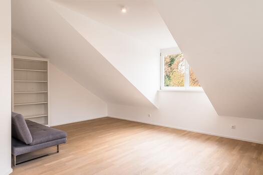 Großzügiges Dachstudio