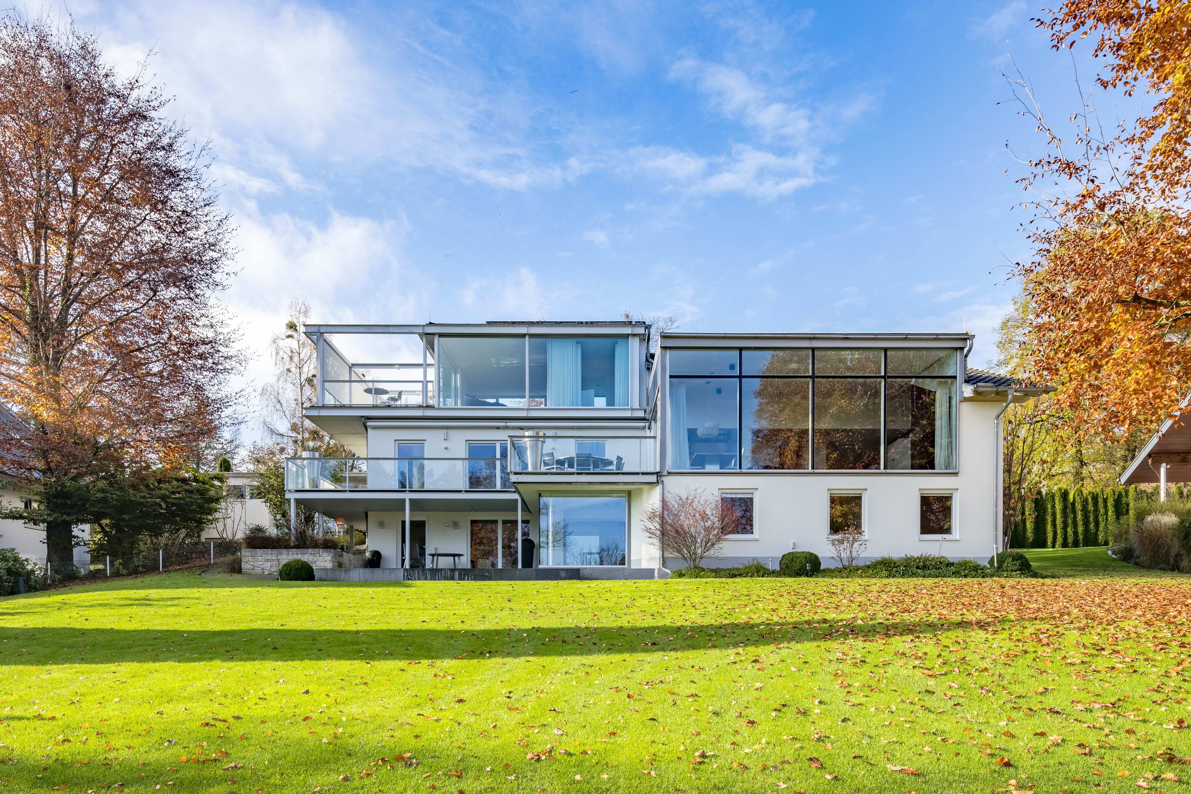 Moderne, geräumige Familien-Villa mit technischen Finessen und