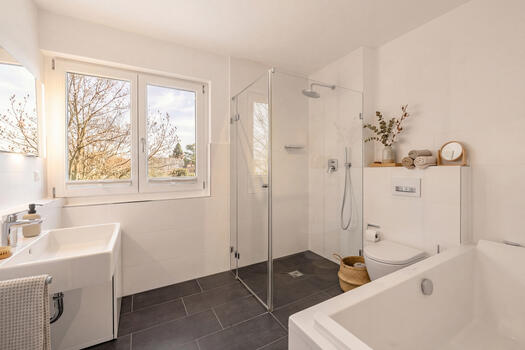 Daylight bathroom on the upper floor