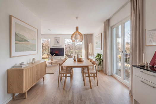 Dining area (virtually furnished)