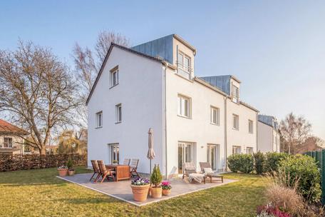 Familiengerechte, moderne Haushälfte in grüner Lage