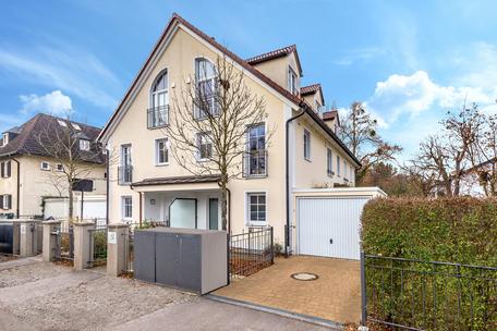 Modern house half with 6 rooms in quiet best location