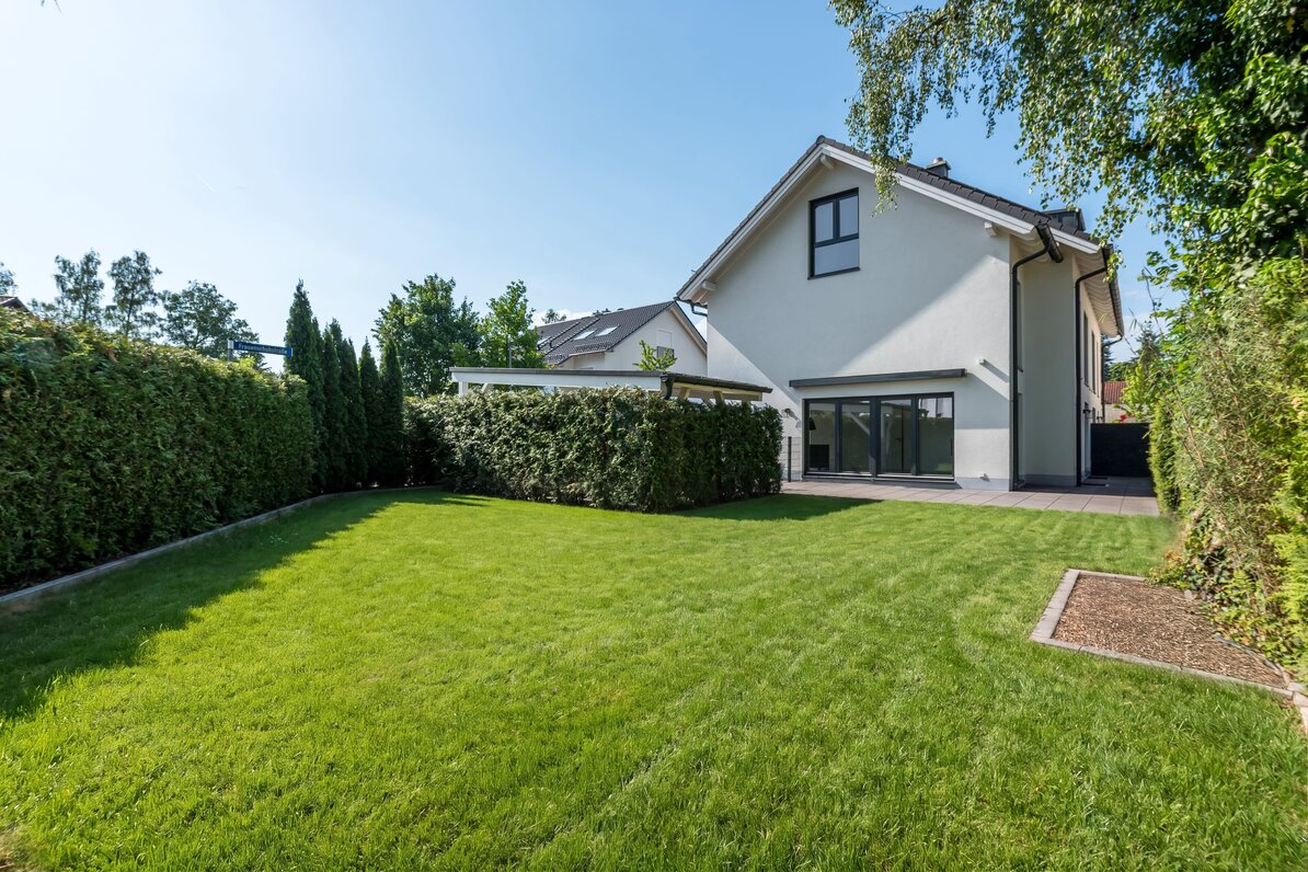 Spacious garden