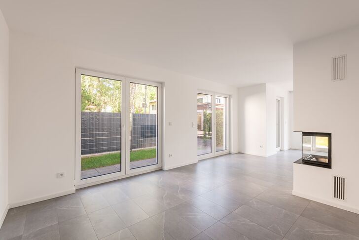 Elegant Panoramic Fireplace