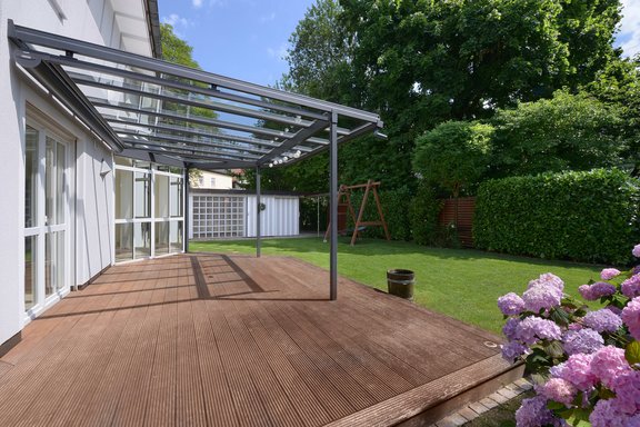 Terrasse mit Glasüberdachung