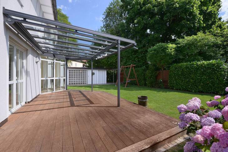 Terrasse mit Glasüberdachung