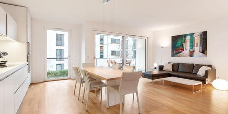 Modern, bright 3-room apartment with a sunny loggia