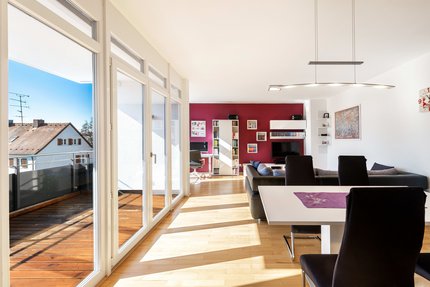 Wohn-/Esszimmer mit Balkon