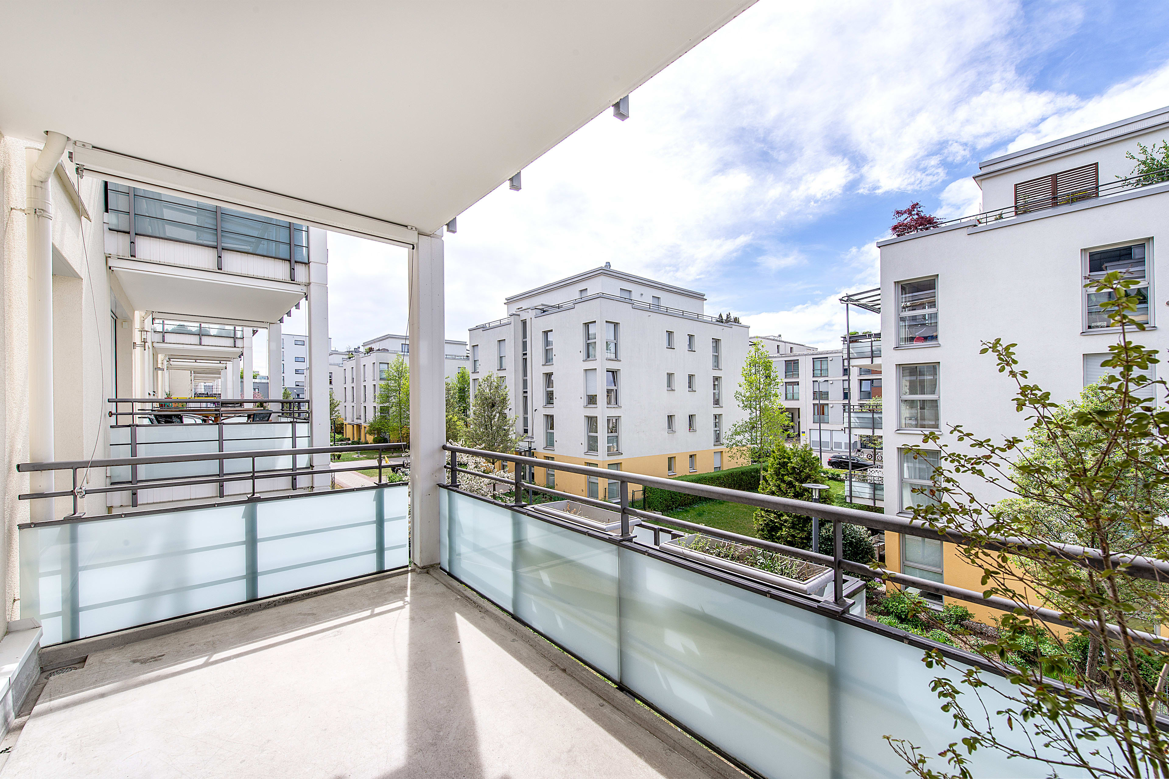 Moderne helle 4 Zimmer Wohnung mit Balkon