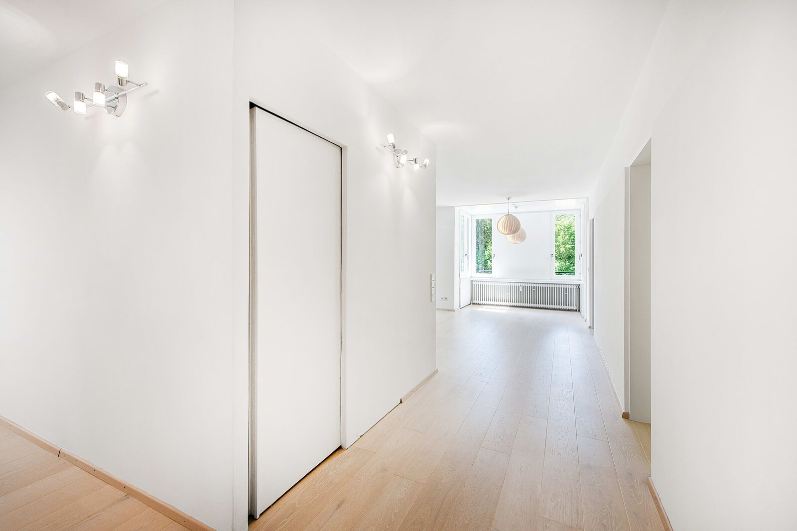 Eingangsbereich mit begehbarer Garderobe
