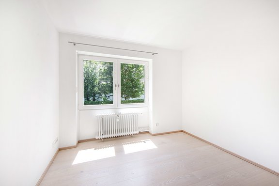 Kinderzimmer mit Blick ins Grüne