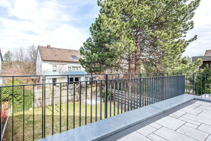 Balkon mit Blick in den Garten