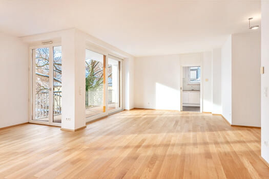 Living / dining area with adjoining kitchen