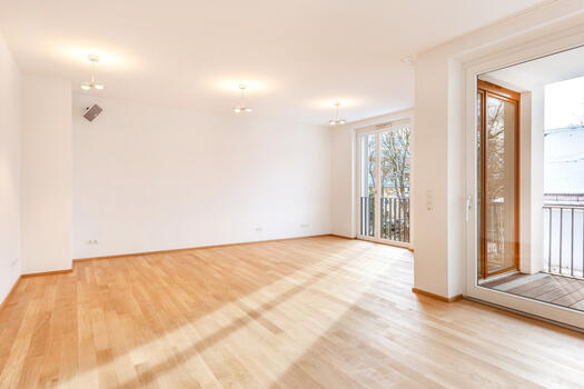 Living / dining area with balcony access