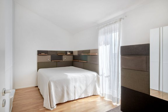 Schlafzimmer mit Einbauten