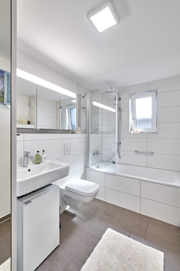 Badezimmer mit Tageslicht