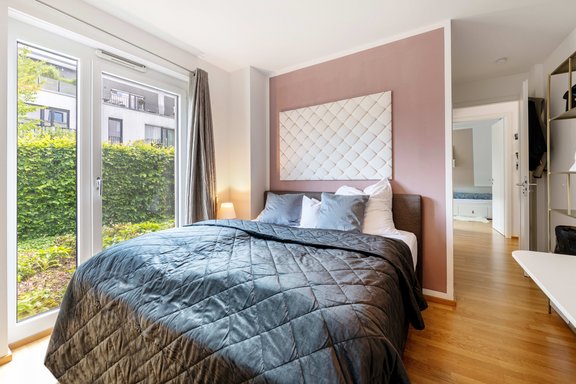 Gut geschnittenes Schlafzimmer