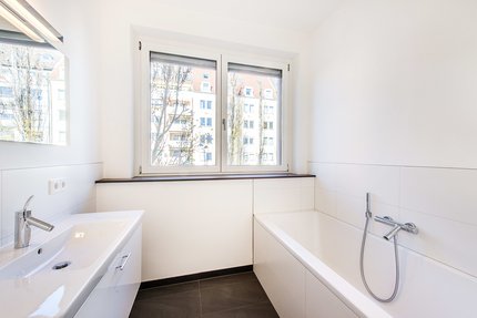 Bad mit Wanne und Dusche