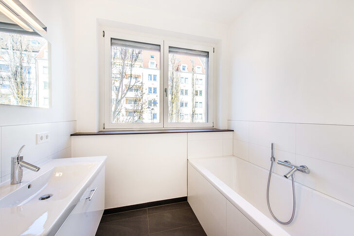 Bad mit Wanne und Dusche