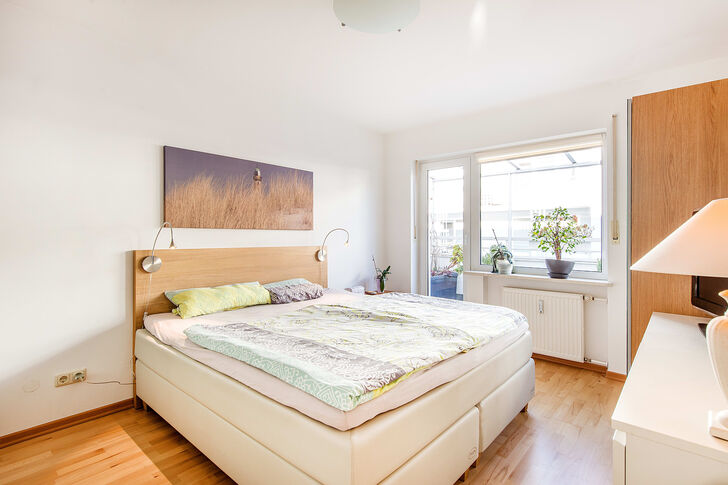 Schlafzimmer mit Balkonzugang