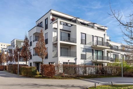 Modern, light-filled 4-room garden apartment